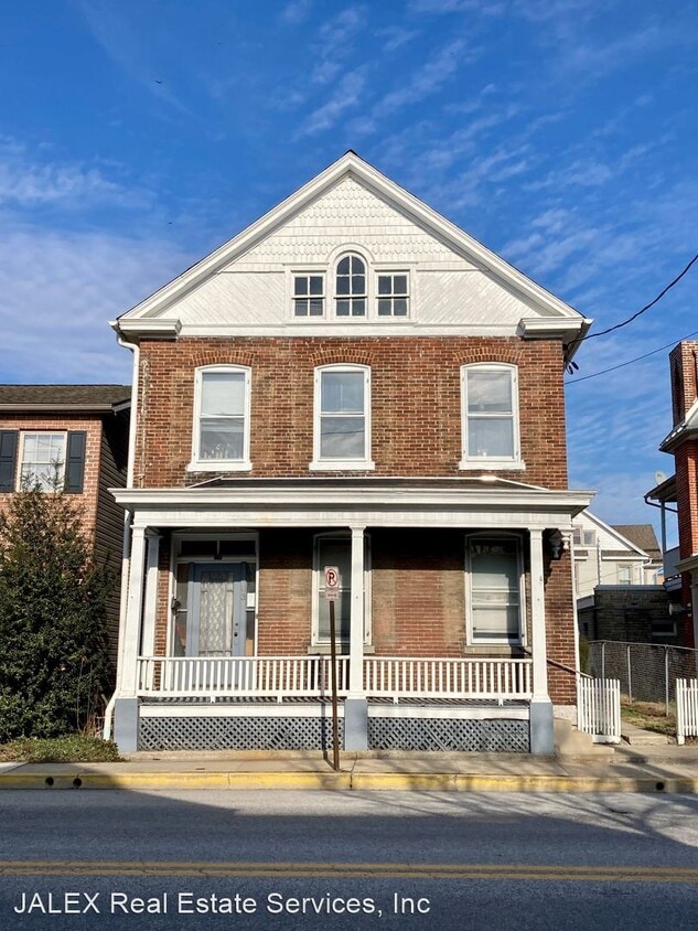 6 br, 2 bath House 103 N Earl St House for Rent in Shippensburg, PA