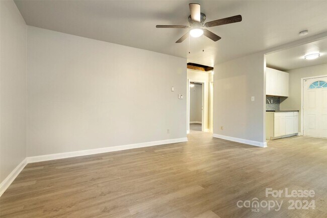 Foto del edificio - 1315 Commercial Ave