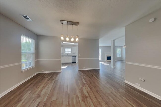 Building Photo - 4022 Rosebud Park Dr