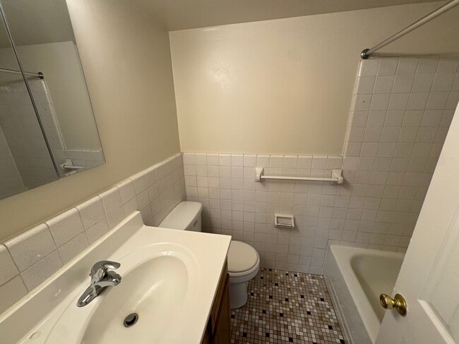 Building Photo - 306 E Ridley Ave