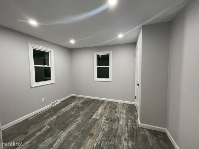 Foto del edificio - 2 br, 1 bath House - 555 Swanson Ave