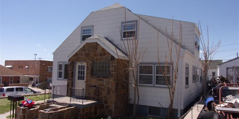 Primary Photo - 302 E. 2nd Triplex