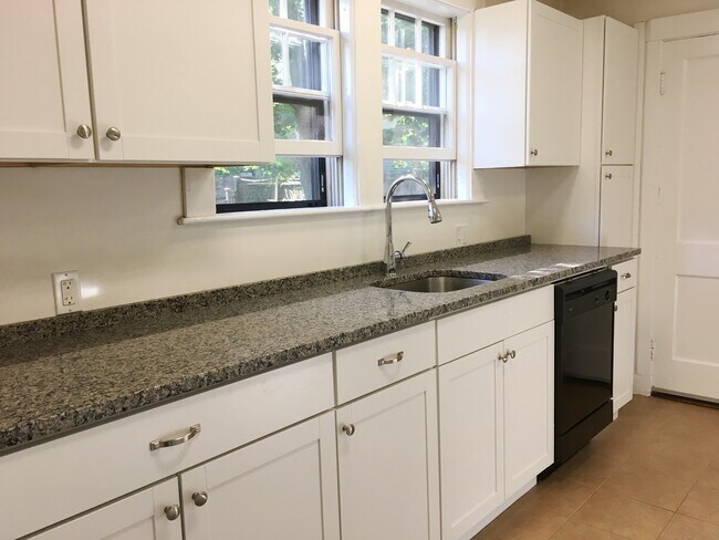 Kitchen with granite countertops - 72 Madison Ave