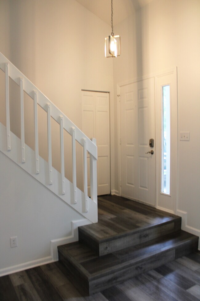 Foto del edificio - 6135 Sawmill Woods Dr