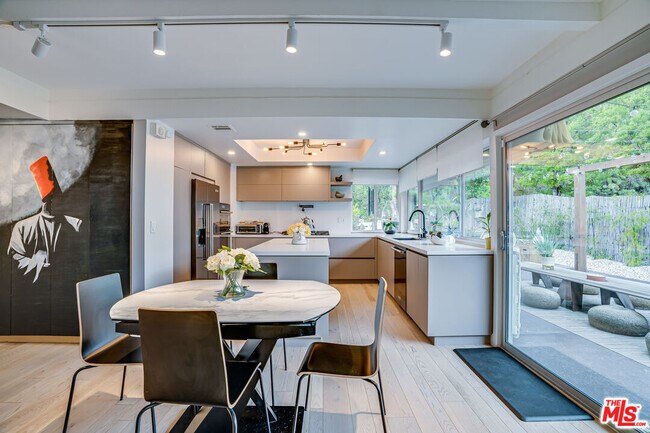 Foto del edificio - 4101 Tarrybrae Terrace
