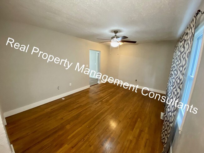 Building Photo - Updated 3-Bedroom Home with Modern Feature...