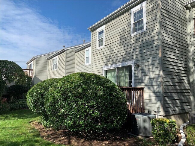 Building Photo - 52 Ferry Ct