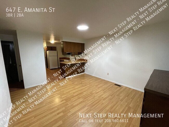 Foto del edificio - 647 E Amanita St
