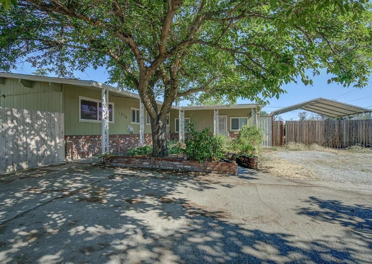 Foto principal - Available for Move In 3 Bed, 2.5 Bath Home...