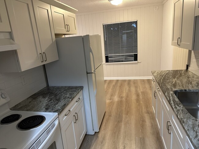Building Photo - Coming soon! Prime location close to the b...