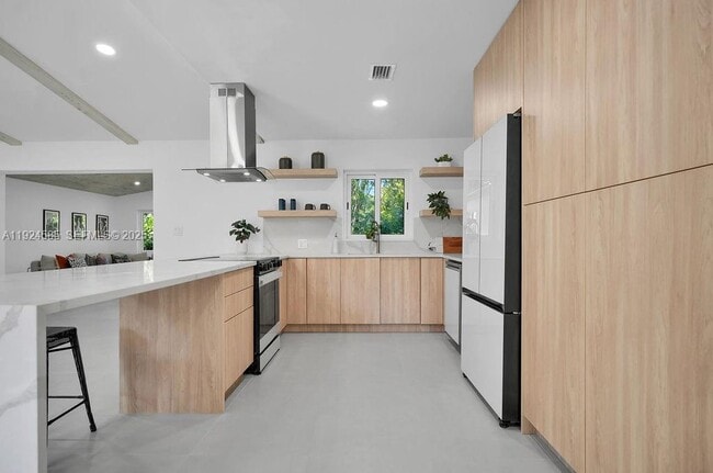 Building Photo - 117 NE 20th St