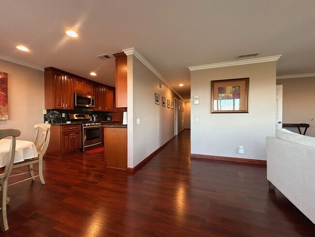 Foto del edificio - Rent Today!! Stunning 3-Bedroom Condo with...