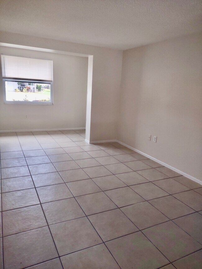 Foto del edificio - 4109 79th St W