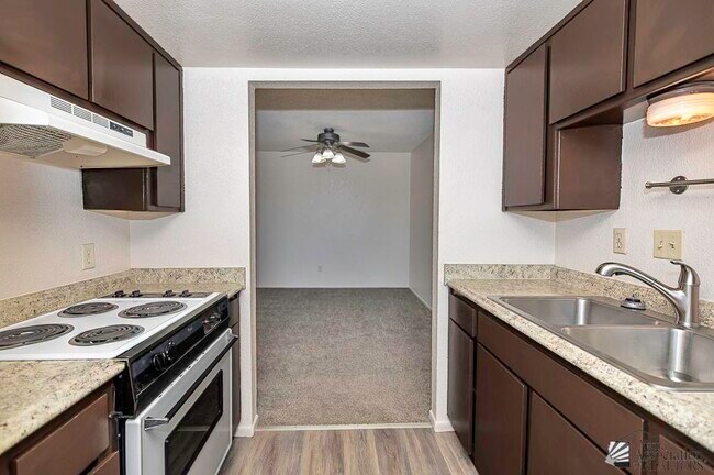 Foto del edificio - 1236 W 20th Pl