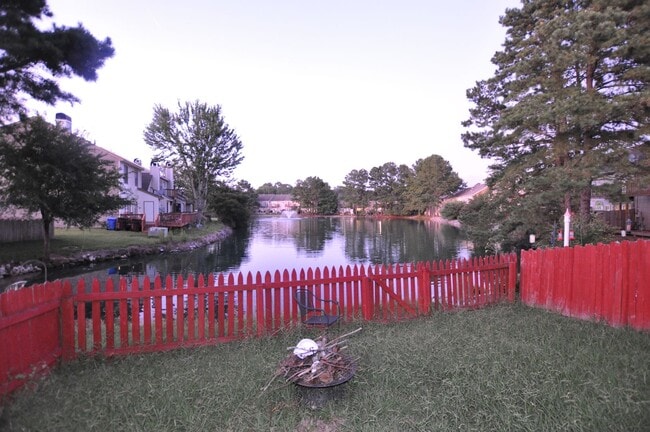 Building Photo - Cedar lakes