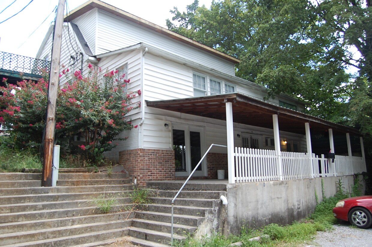 Primary Photo - 146 S Jackson St