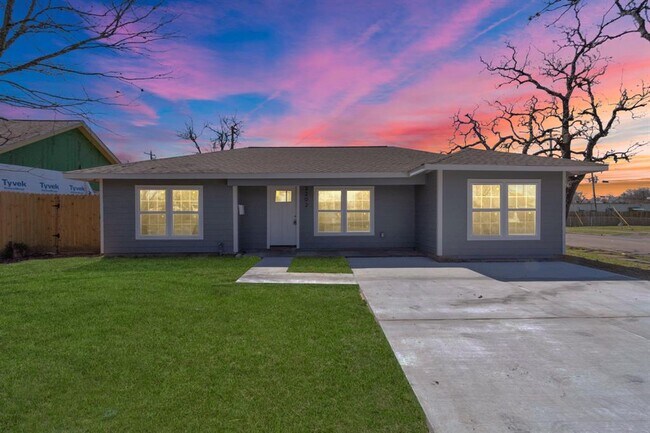 Building Photo - 3202 Airport Blvd
