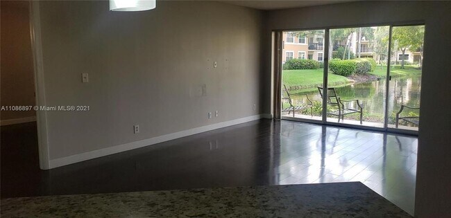 Foto del edificio - 8977 Wiles Rd