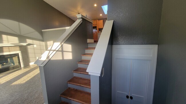 espacio de armario - 1423 85th Dr NE