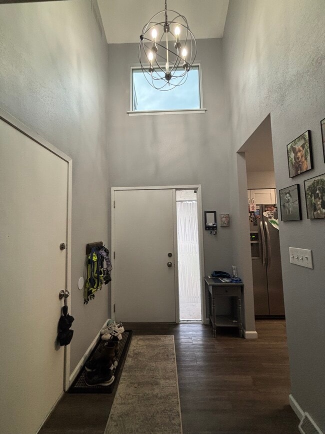 Building Photo - 806 E Sylvan Ave