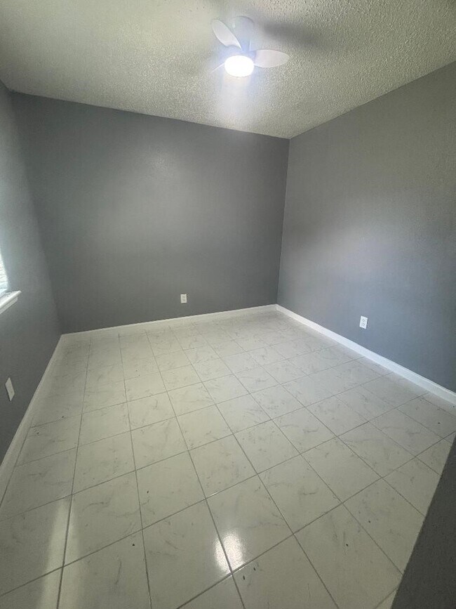Building Photo - 7218 Arista Dr