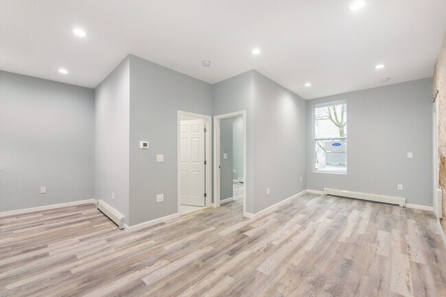 Building Photo - 831 Elizabeth Ave