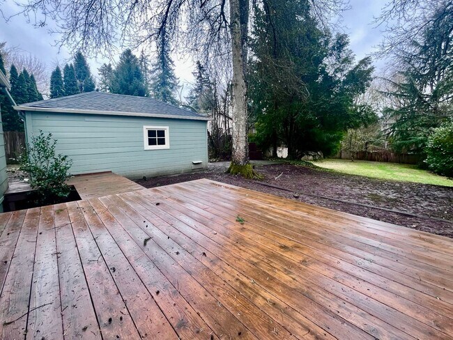 Building Photo - SW Portland Bungalow in Quiet Neighborhood...