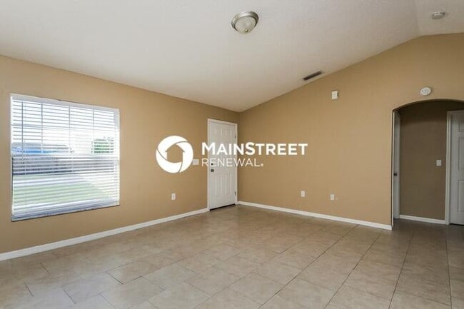 Foto del edificio - 3 Bedroom Pet-Friendly Home in Mims, FL with Main Street Renewal