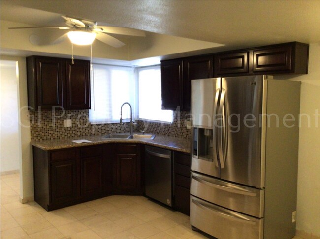 Building Photo - Gorgeous home ready for your move in
