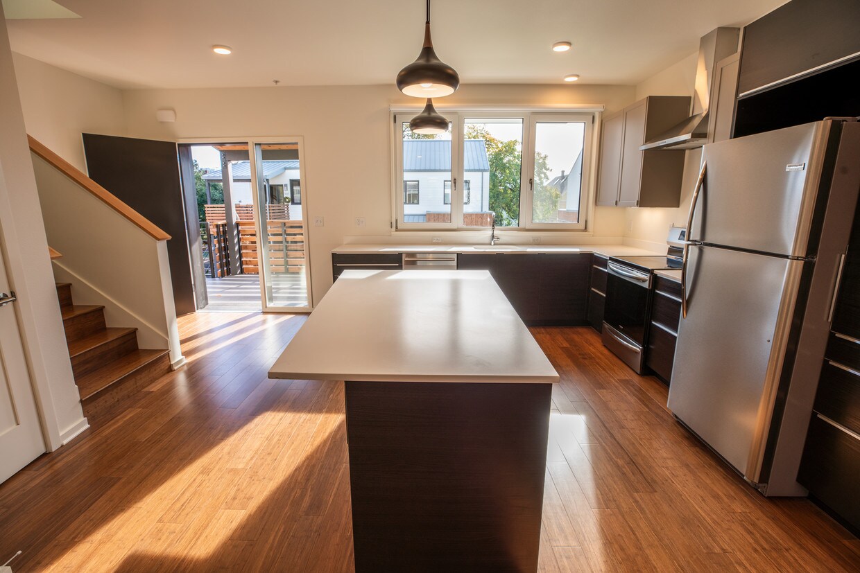 28 NE Tillamook St, Portland, OR 97212 Townhome Rentals in Portland