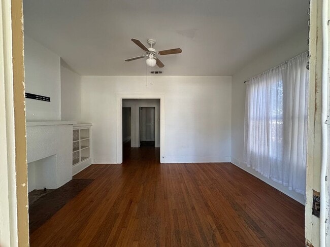 Building Photo - 2014 W Mulberry Ave