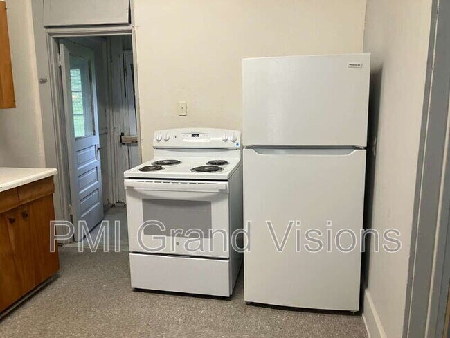 Building Photo - 340 W Olive St