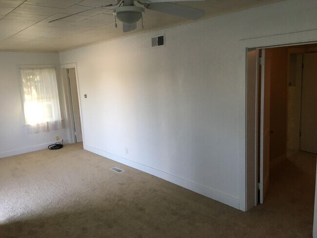 Building Photo - 408 Upton Dr