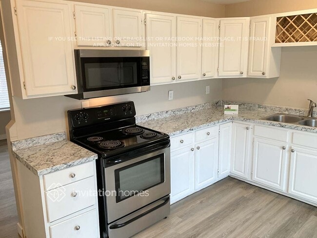 Building Photo - 15661 E Eldorado Dr