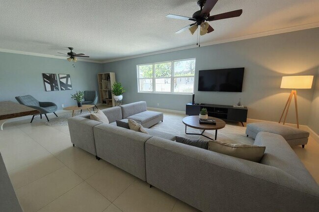 Foto del edificio - 6881 SW 6th St