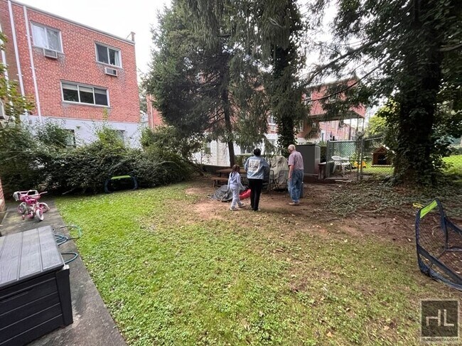 Building Photo - west 256 sth bronx, NY 10471