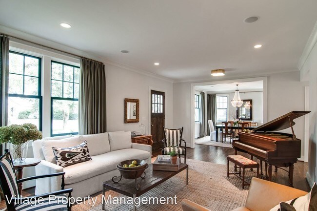 Building Photo - 300 Lauderdale Rd