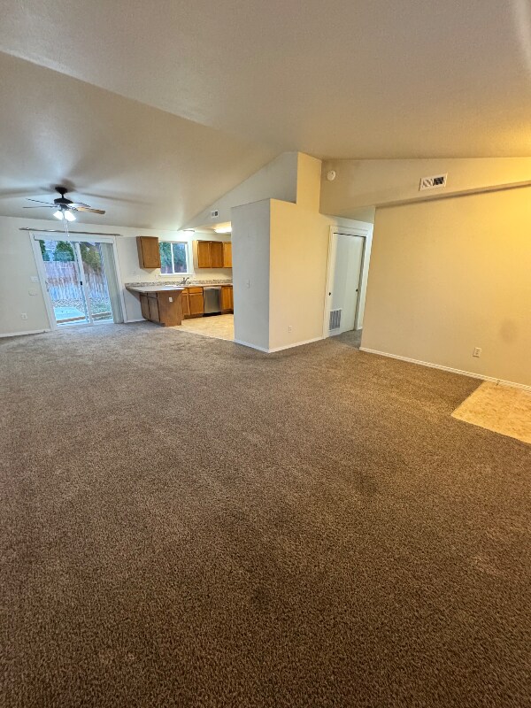 Foto del edificio - 3143 Lupine St