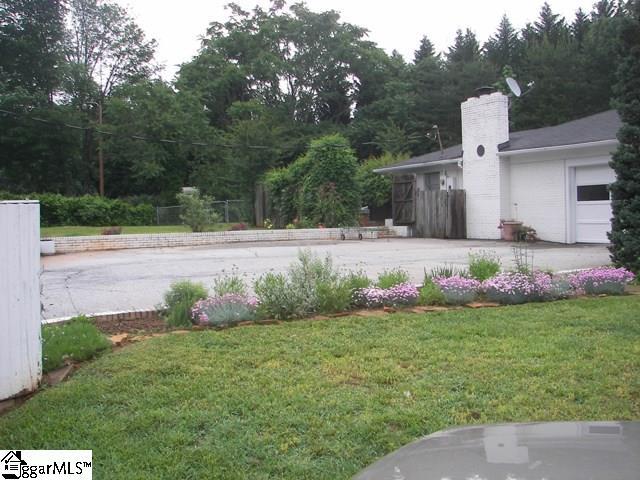 Building Photo - 301 Azalea Ct
