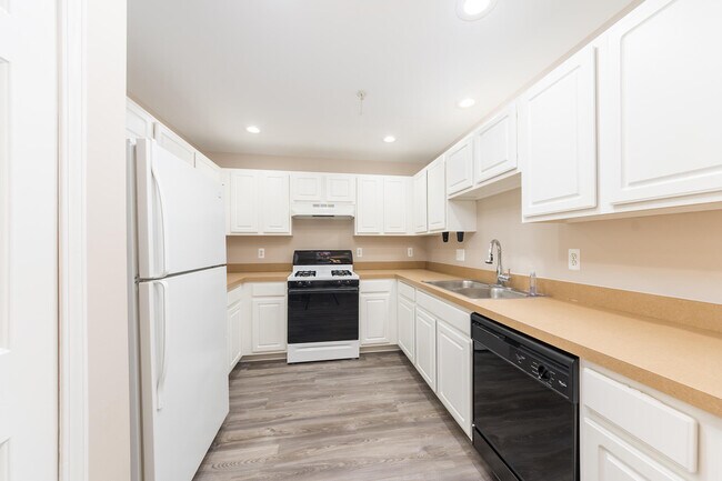 Foto del edificio - 695 River Park Village Blvd