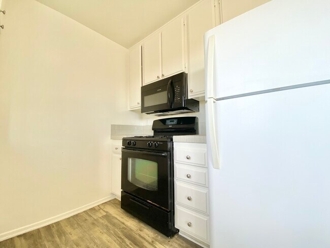 Building Photo - 3423 Mentone Ave Los Angeles CA 90034