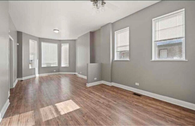 Foto del edificio - 6420 S Marshfield Ave