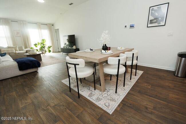 Foto del edificio - 12534 Russian Olive Rd