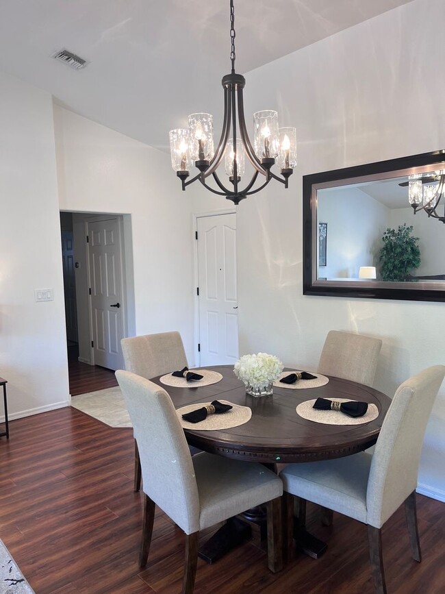Building Photo - Sun City - Short Term Rental - Fully Furni...