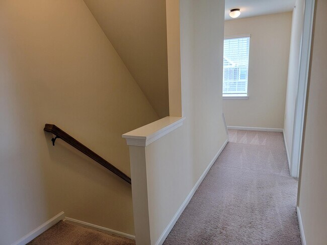 Foto del edificio - 726 Farmwood Ln