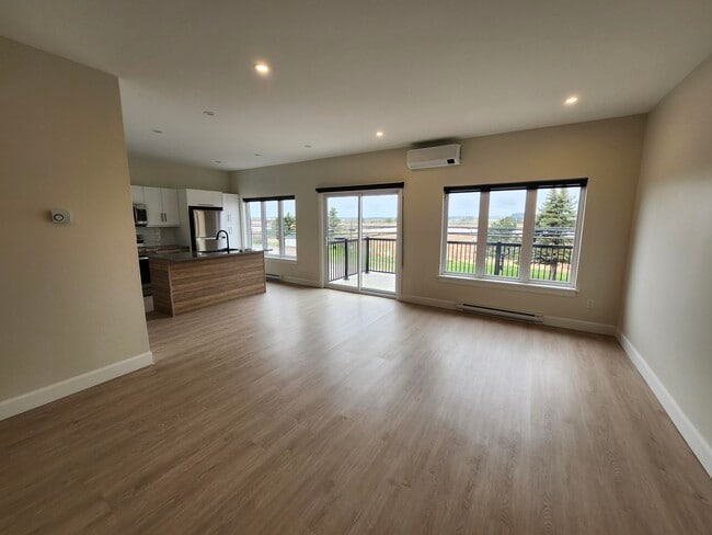 Photo du bâtiment - 180 Hillsborough Rd