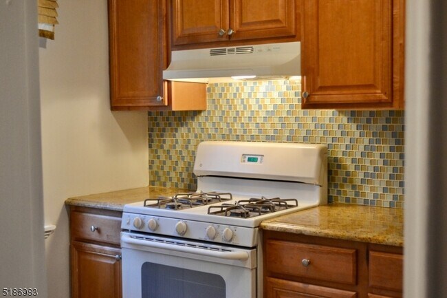 Building Photo - 805 Mountain Ave