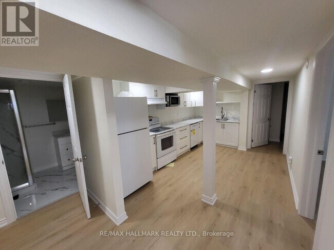 Photo du bâtiment - 10 Johnson Rd