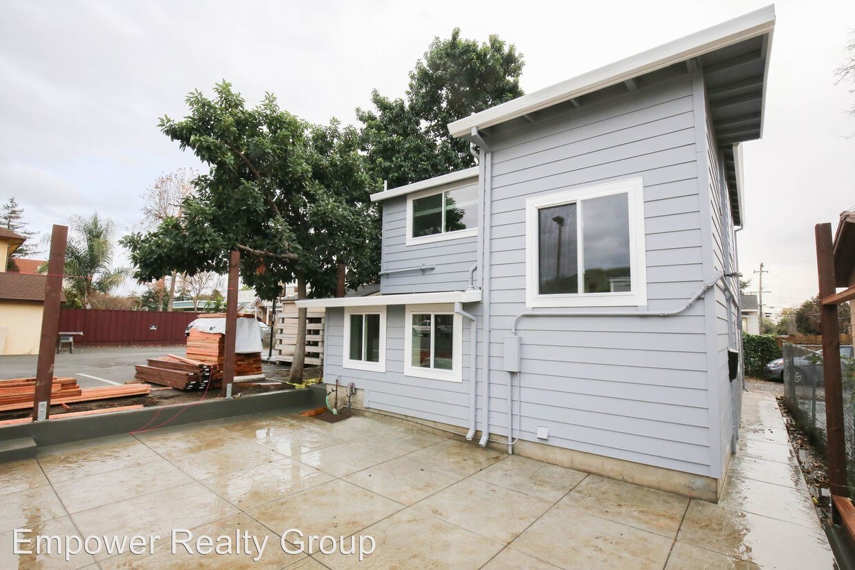 Primary Photo - 2 br, 1 bath House - 37847 2nd St.