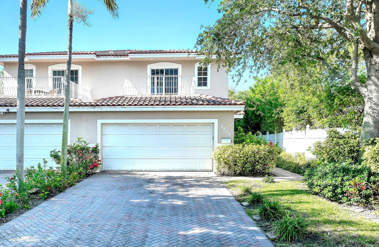 Foto principal - 2560 NE 11th St